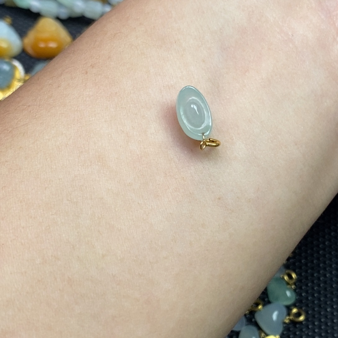 翡翠18K金镶嵌颈饰元宝