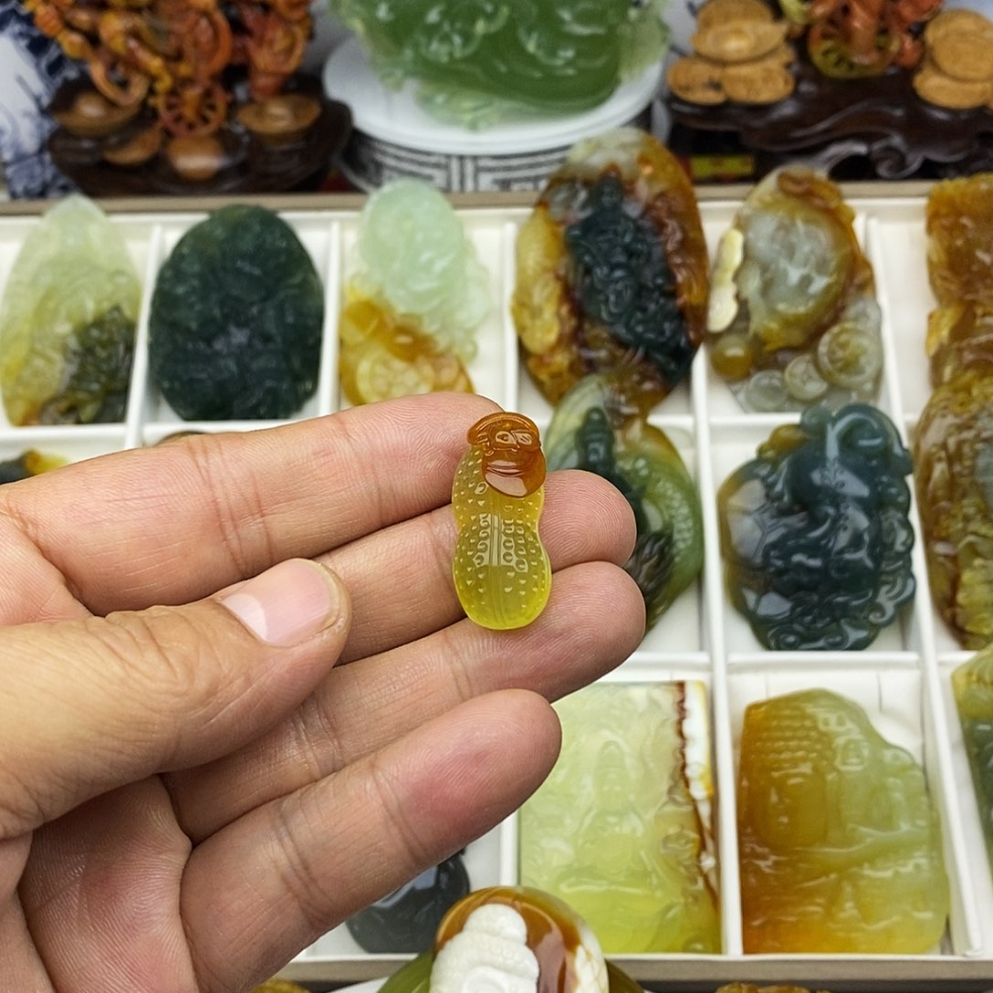 缺***_蛇纹石玉未镶嵌岫玉挂件吊坠牌子