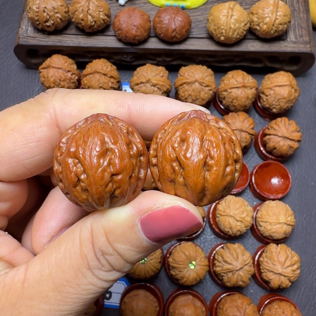 长***韵文玩核桃把件26尺全家福霸王龙