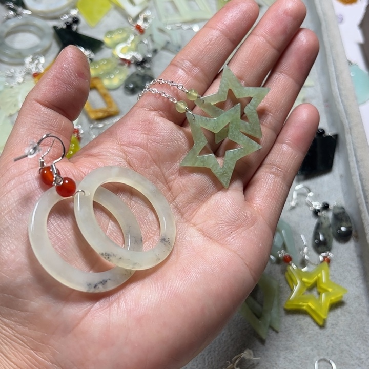蛇纹石玉合金耳饰