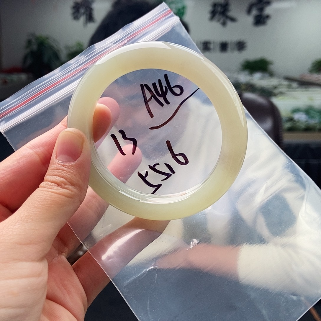 和田玉未镶嵌手镯拍一发一