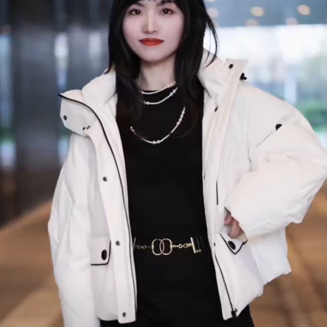 MASIENDI/玛丝恩迪防风面料连帽弯刀袖设计拉链短款羽绒服430509