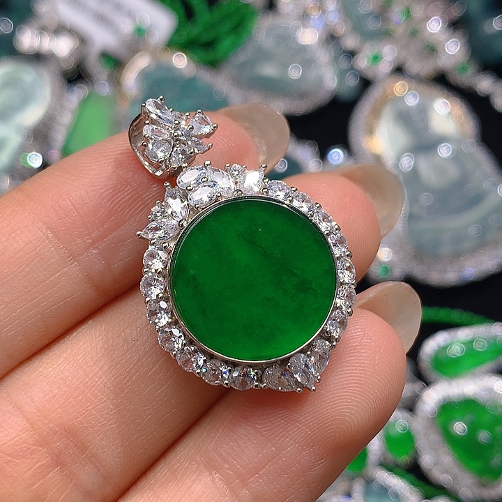 翡翠颈饰未镶嵌翡翠