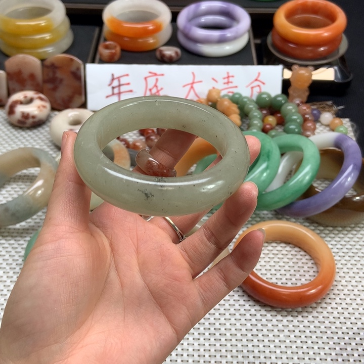 石英质玉未镶嵌手镯