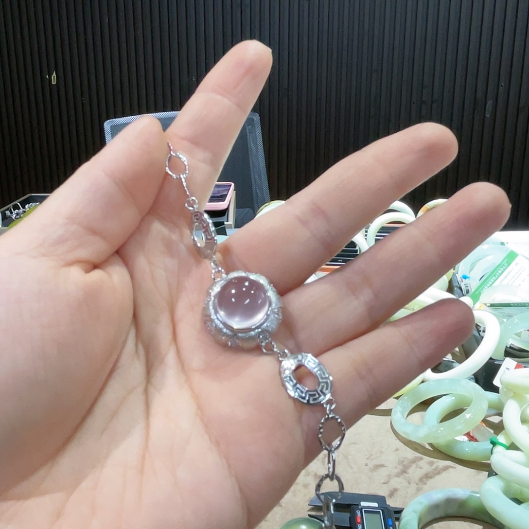 蛇纹石玉颈饰未镶嵌初***?