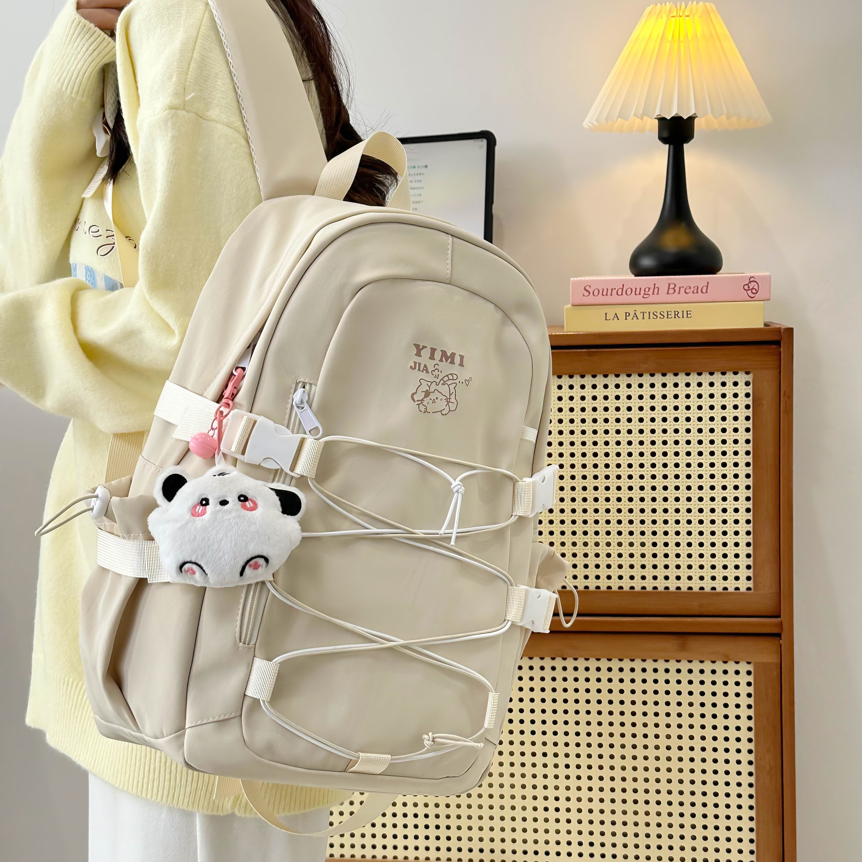 新款韩版原创大容量书包学院风休闲百搭双肩包学生轻便防水背包潮