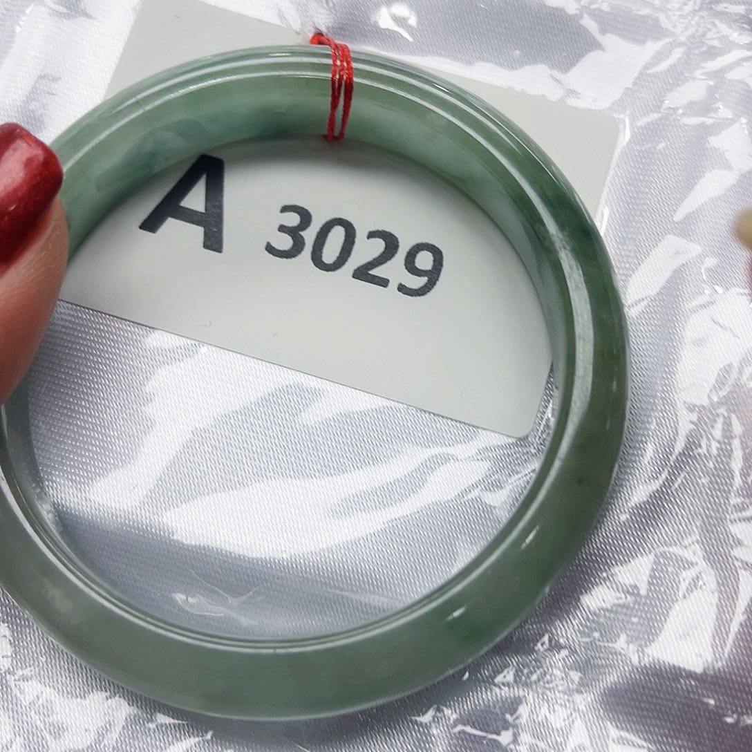 翡翠手镯未镶嵌多样性