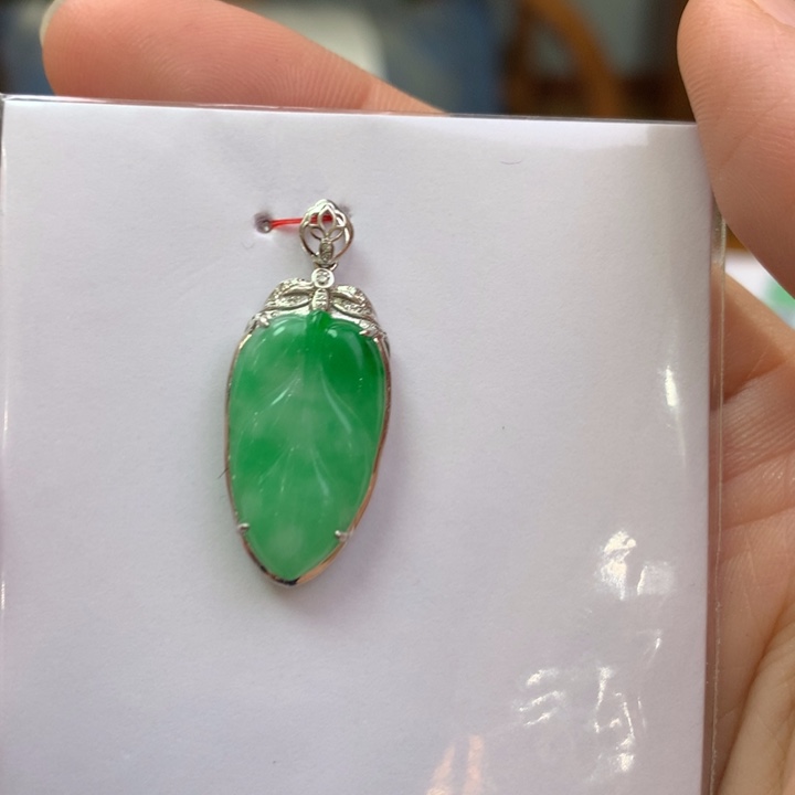 翡翠颈饰18K金镶嵌翡翠吊坠