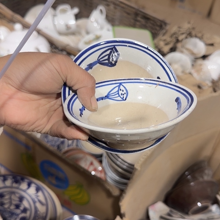 库存微瑕手绘小碗两个