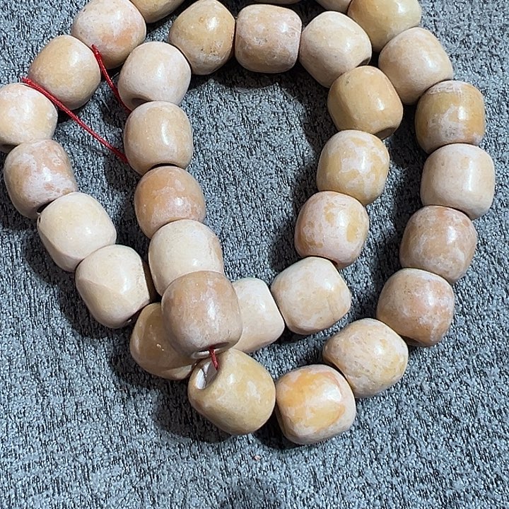 厨***猫透闪石质玉未镶嵌颈饰