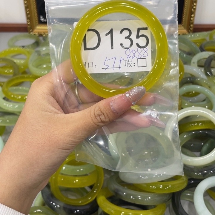 未镶嵌蛇纹石玉颈饰摇****遥