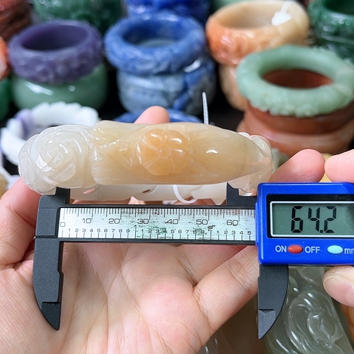 石英质玉手镯未镶嵌