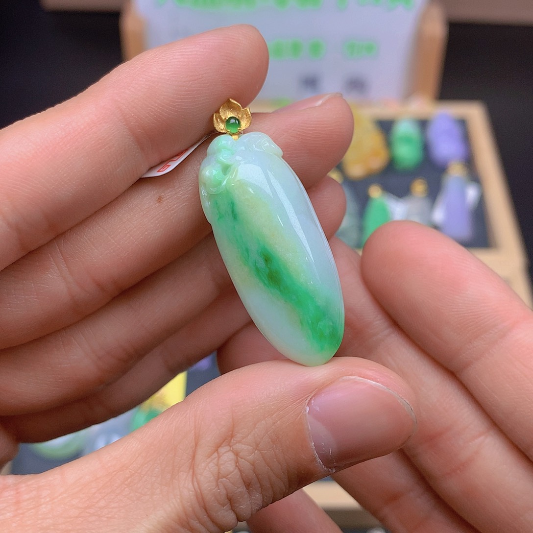 翡翠颈饰18K金镶嵌翡翠