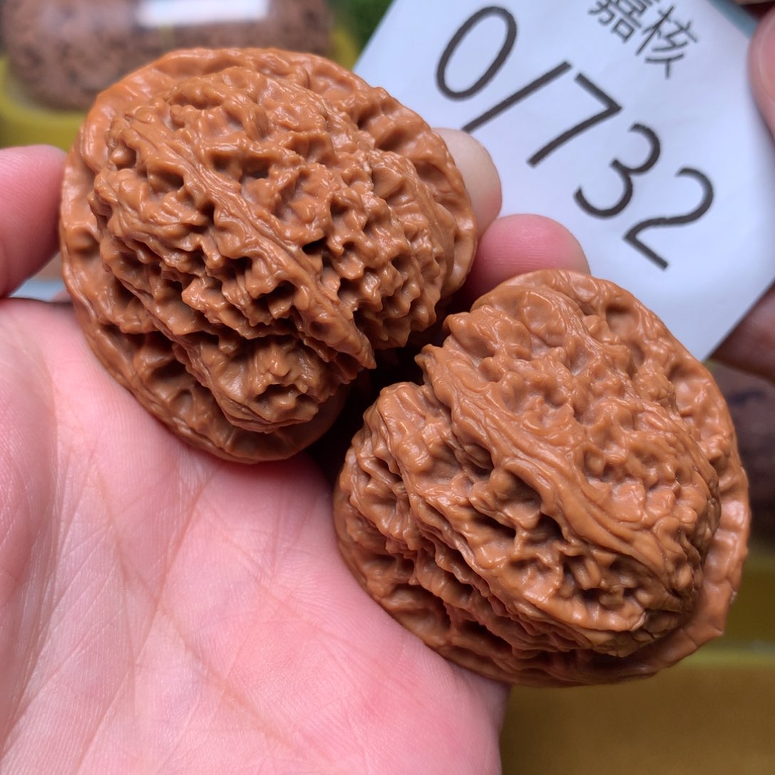 文玩核桃把件红皮炮弹南疆石42