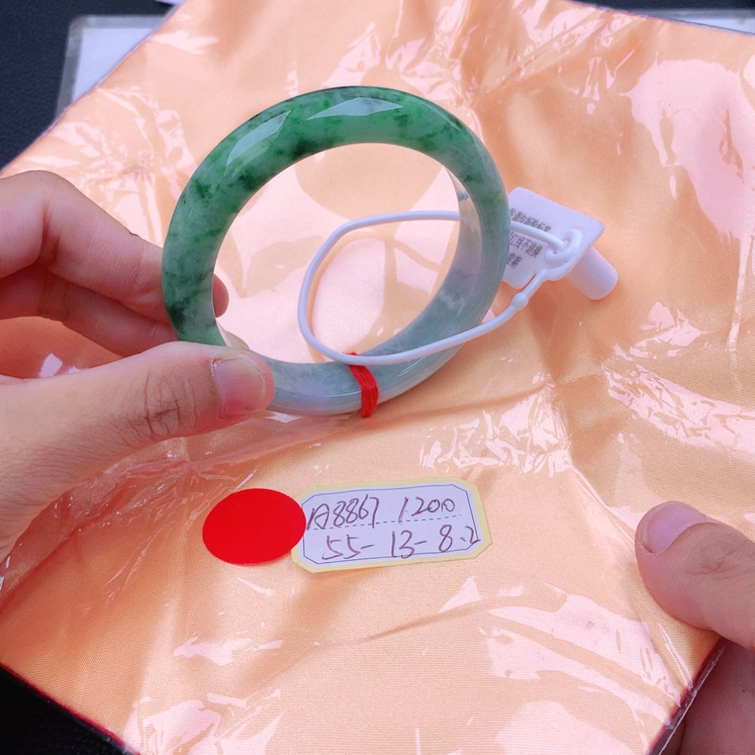 翡翠手镯未镶嵌我
