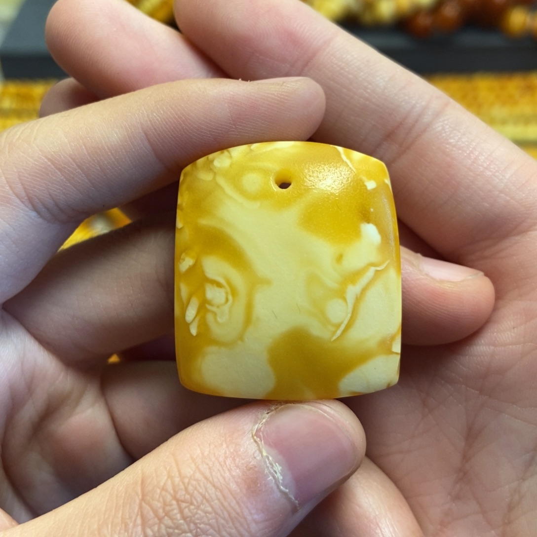 琥珀珠宝奇石未镶嵌