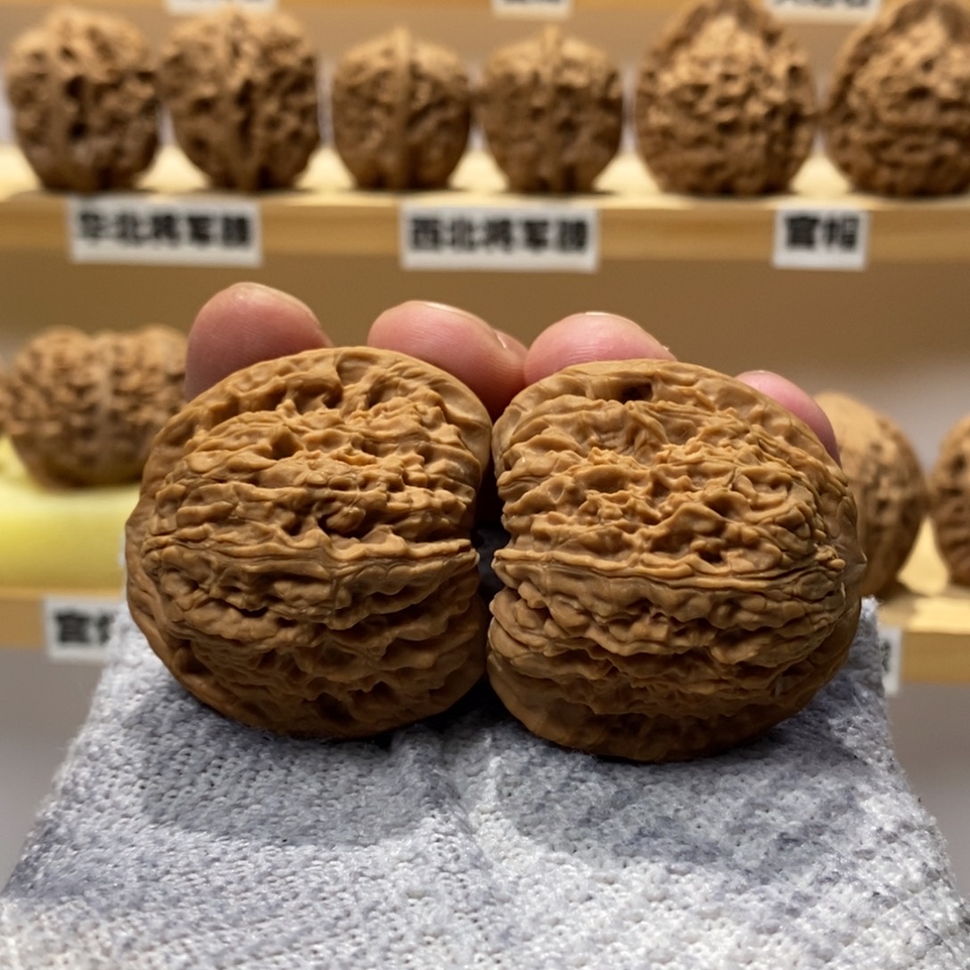 吊坠文玩核桃41尺寸全品南疆石球疆蚂蚁拉丝的