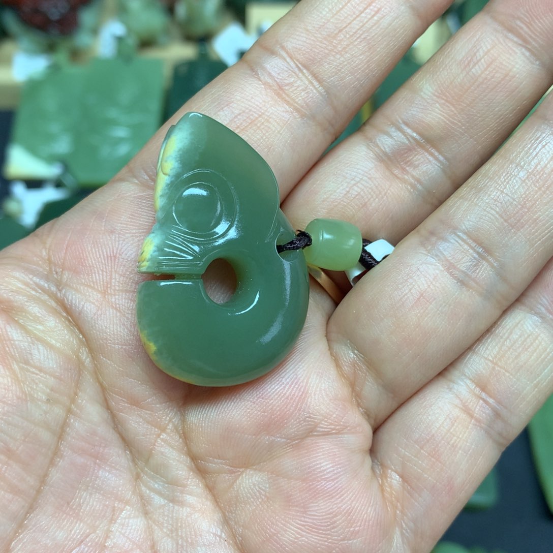 岫岩河磨玉（透闪石质玉）颈饰未镶嵌