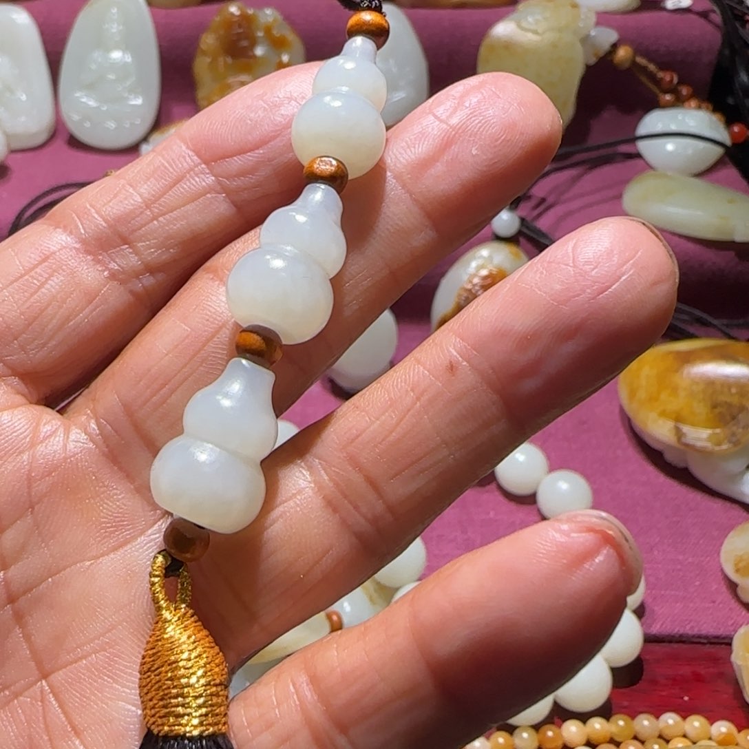 和田玉颈饰未镶嵌