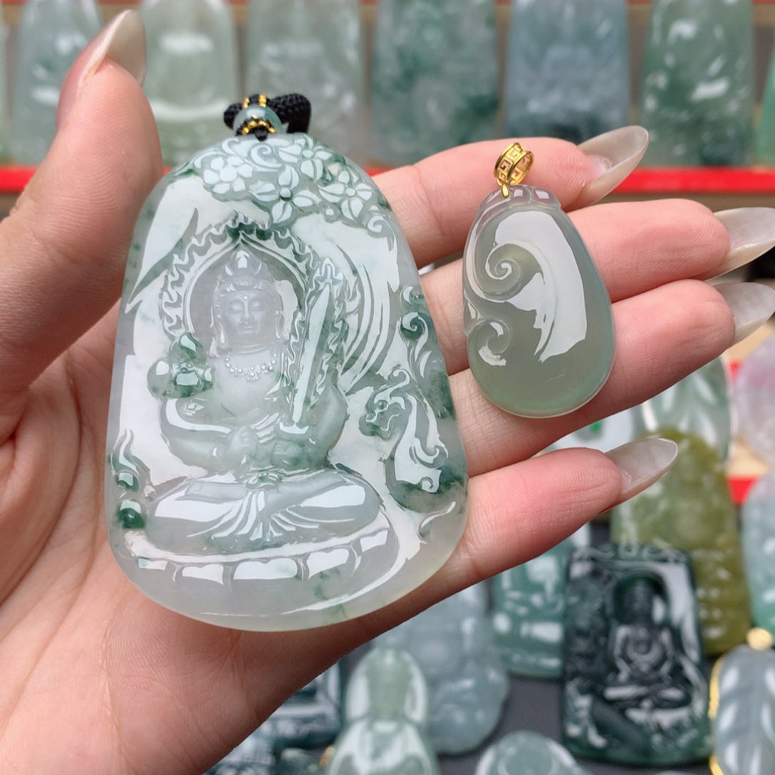 翡翠颈饰未镶嵌红**伞虚空藏菩萨如意