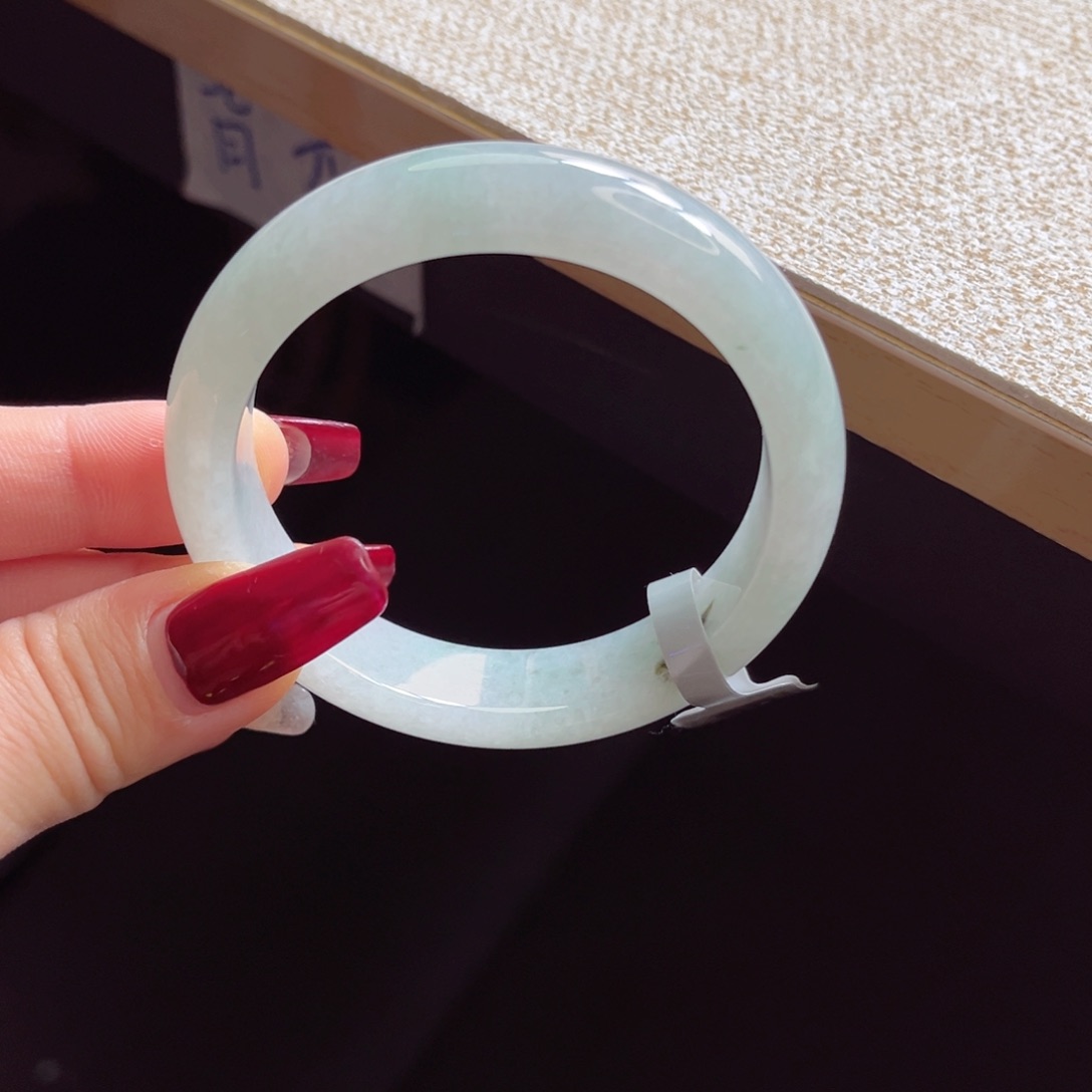 翡翠手镯未镶嵌手镯