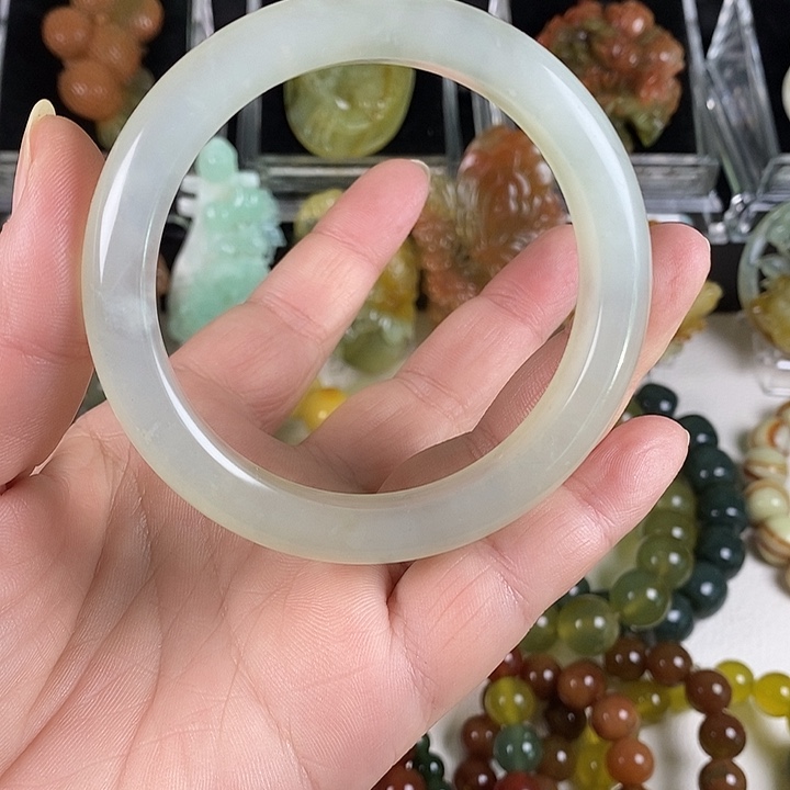 蛇纹石玉未镶嵌手镯