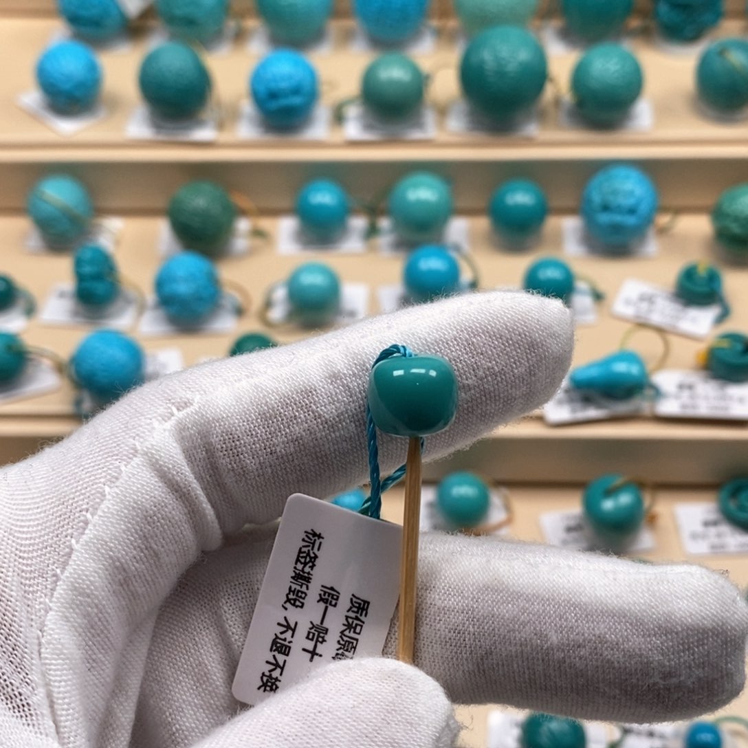 蝶***丽绿松石未镶嵌精品高瓷绿松石哦