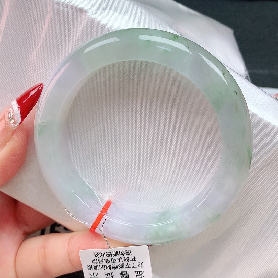 翡翠手镯未镶嵌55圈