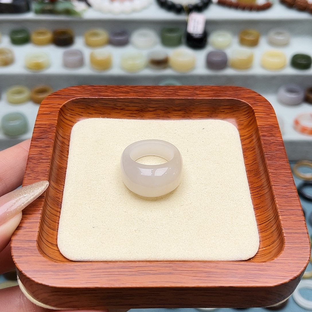 和田玉戒指未镶嵌内径16.9