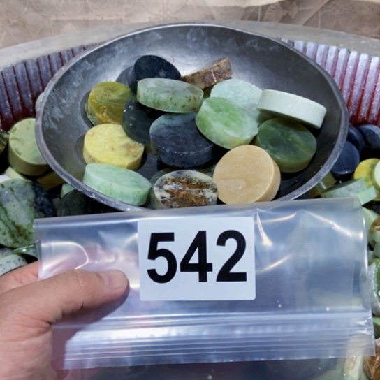 【闪购商品】蛇纹石玉未镶嵌珠宝半成品