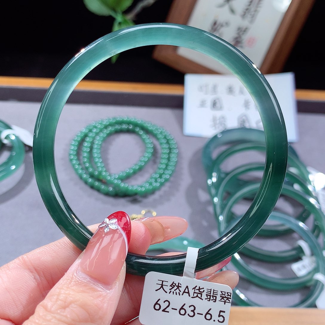 翡翠手镯（圆镯）未镶嵌