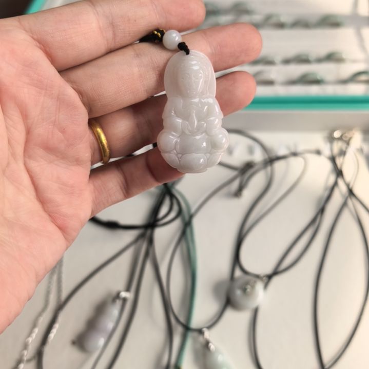 翡翠未镶嵌颈饰翡翠未镶嵌颈饰