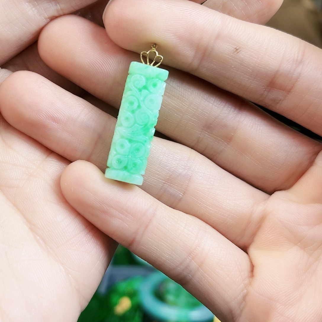 翡翠颈饰18K金镶嵌吊坠