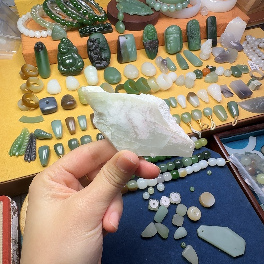 和田玉未镶嵌颈饰