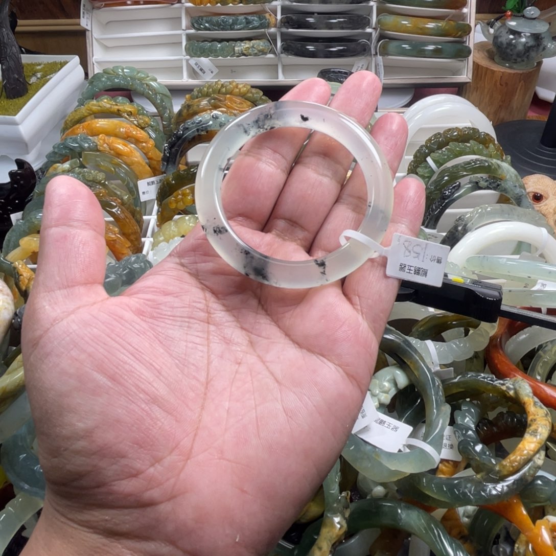 未镶嵌蛇纹石玉手镯小**?