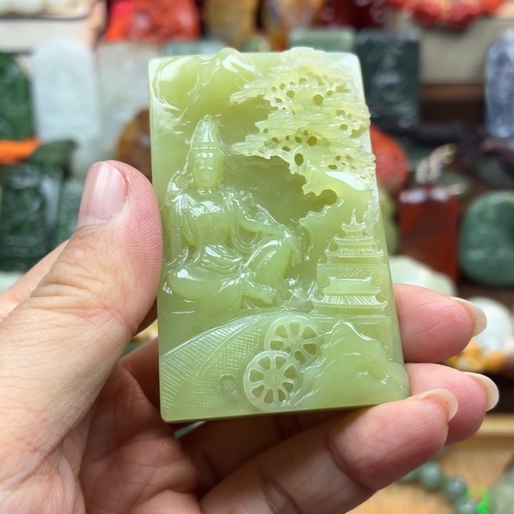 向****和田玉未镶嵌颈饰