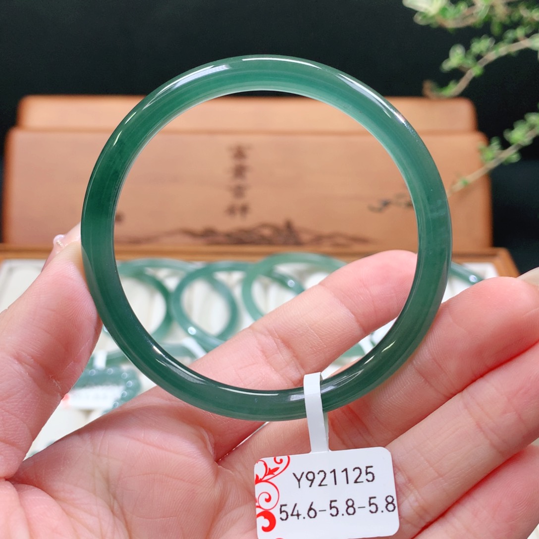 翡翠手镯未镶嵌天然