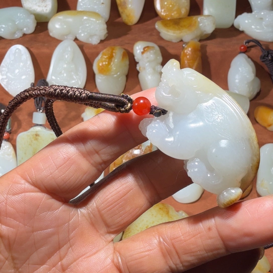 用***0和田玉未镶嵌颈饰