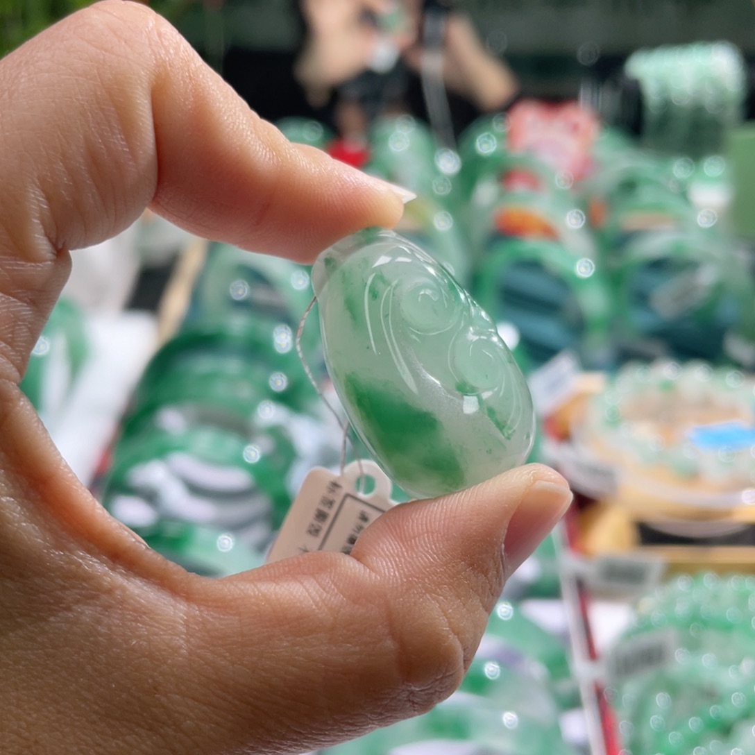 石英质玉颈饰未镶嵌