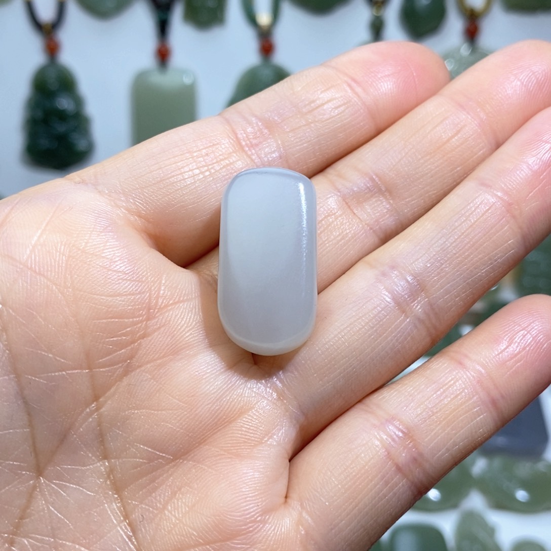 和田玉颈饰未镶嵌烟紫无事牌