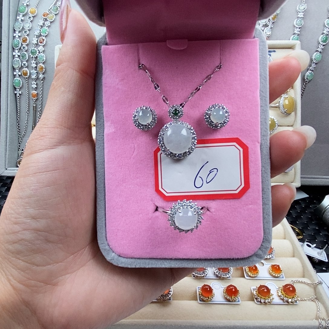 翡翠未镶嵌戒指缅甸