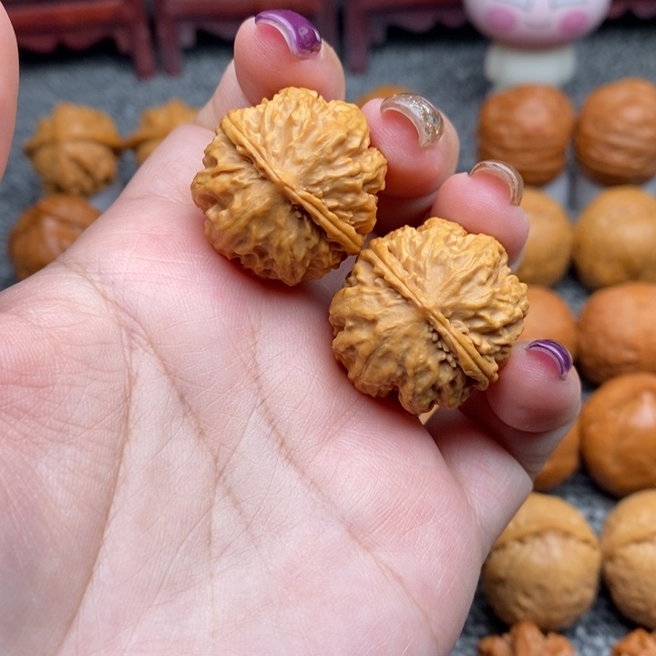 文玩核桃把件夜明珠