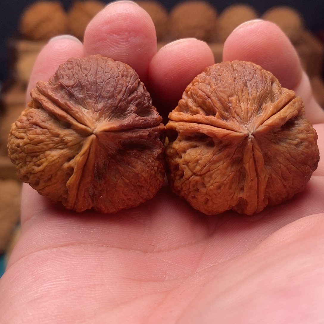 文玩核桃把件精品三棱