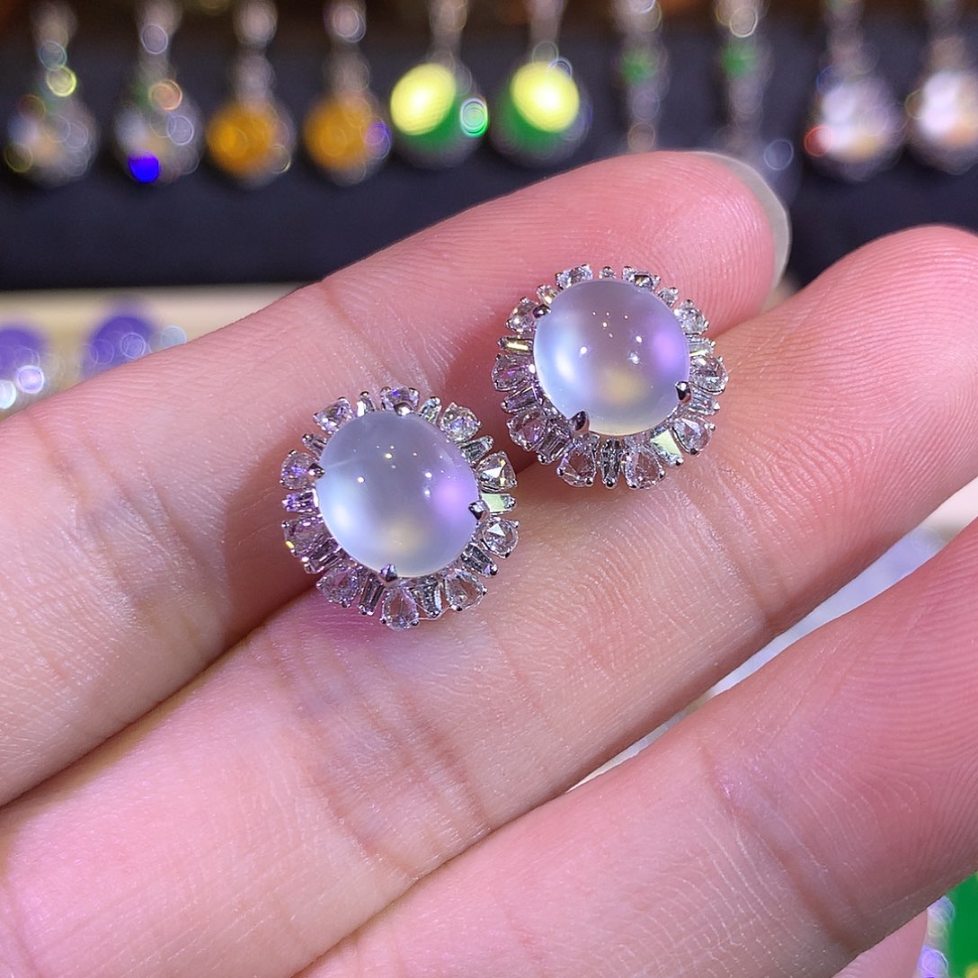 翡翠18K金镶嵌耳饰玻璃种不封底蛋面耳钉