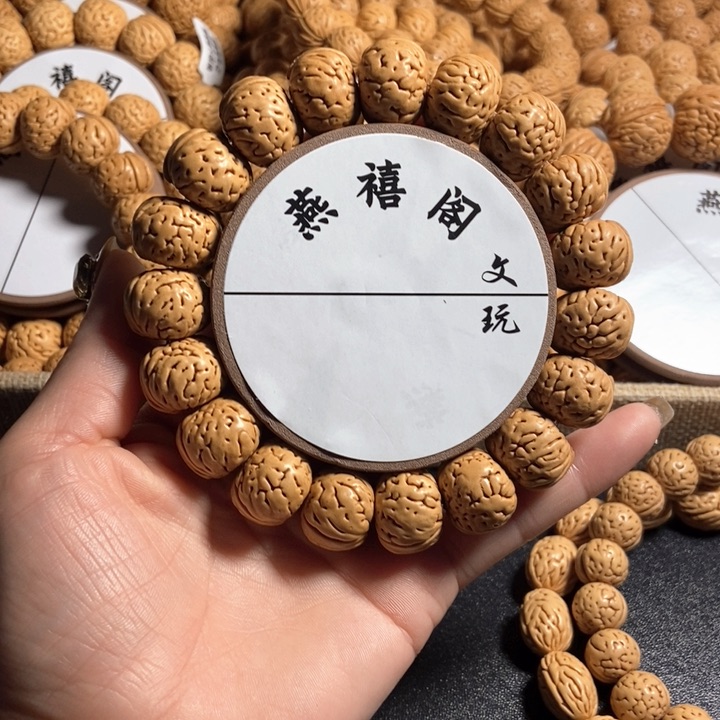 @*?6号，桃核手串纽扣