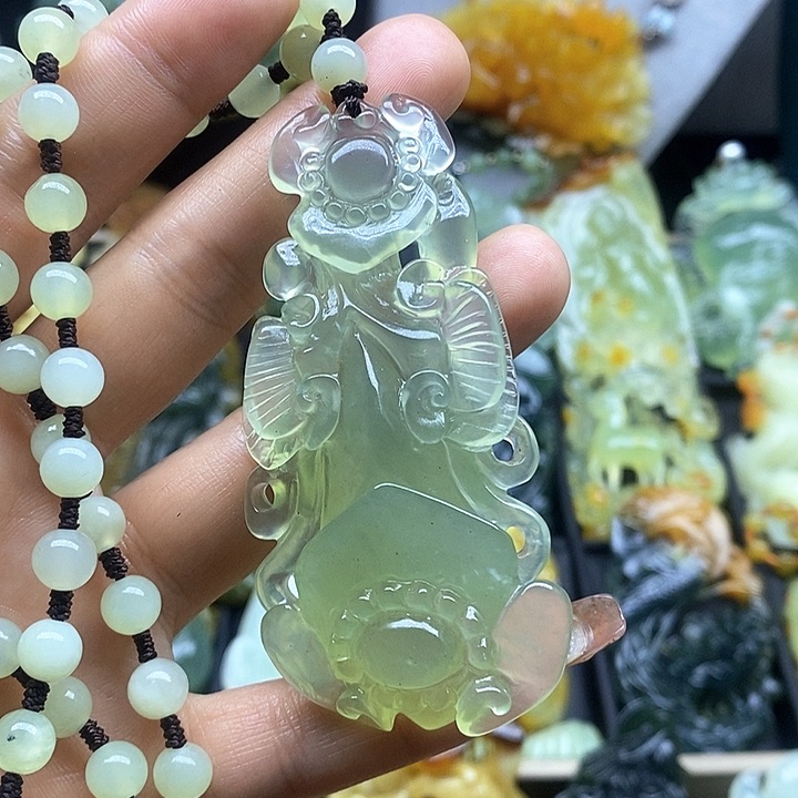 蛇纹石玉挂件未镶嵌