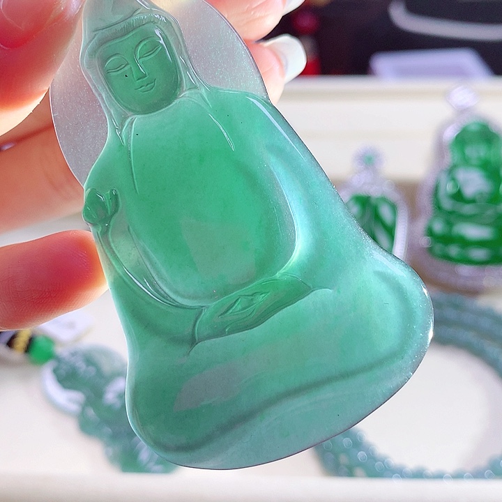 翡翠颈饰未镶嵌天然