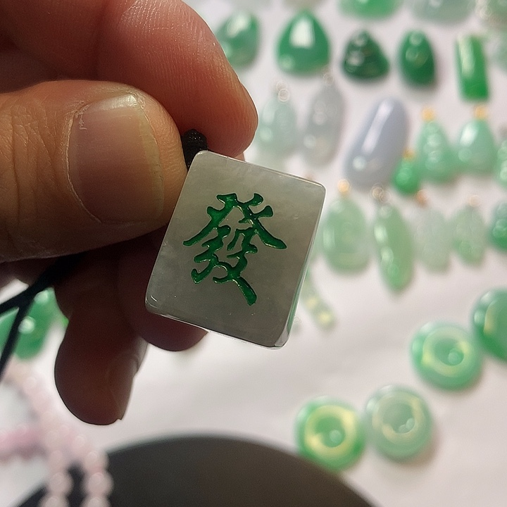 翡翠18K金镶嵌挂件天然翡翠