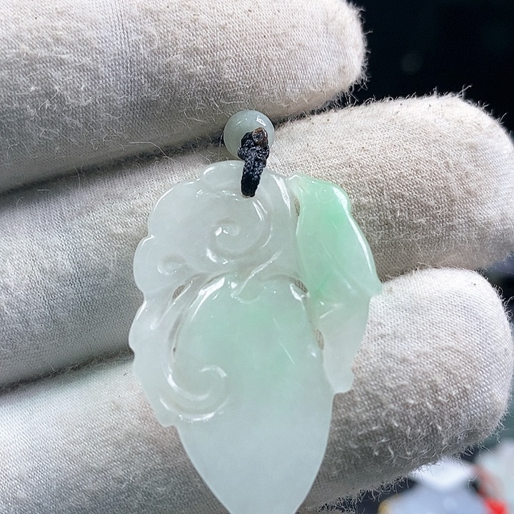 翡翠颈饰未镶嵌吊坠