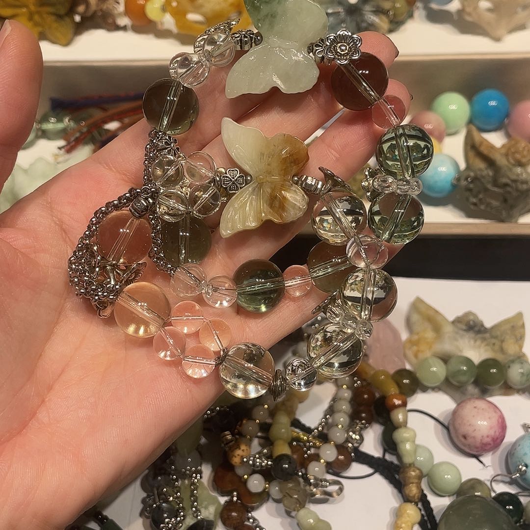 如***狐蛇纹石玉合金颈饰